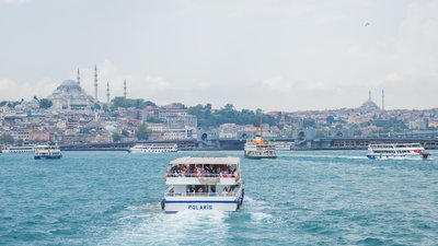 Туреччина скасовує комендантську годину та обмеження на транспорт