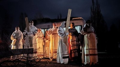 При світлі місяця та свічок. Франківський драмтеатр зіграв "Націю" у зоні відчуження При світлі місяця та свічок. Франківський драмтеатр зіграв "Націю" у зоні відчуження
