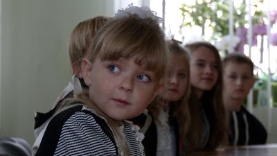 Діти-переселенці з прикордонних сіл Новгород-Сіверської громади отримали смартфони для навчання онлайн Діти-переселенці з прикордонних сіл Новгород-Сіверської громади отримали смартфони для навчання онлайн