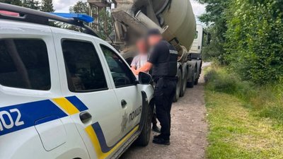 На Закарпатті притягнули до відповідальності чоловіка за забруднення поблизу озера Синевир