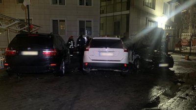 В Одесі вночі зайнялися три автівки: поліція розслідує підпал В Одесі вночі зайнялися три автівки: поліція розслідує підпал