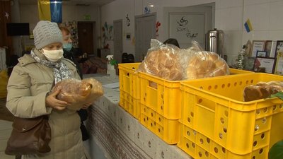 У черкаському Центрі гостинності роздали 500 буханок хліба внутрішньо переміщеним особам У черкаському Центрі гостинності роздали 500 буханок хліба внутрішньо переміщеним особам