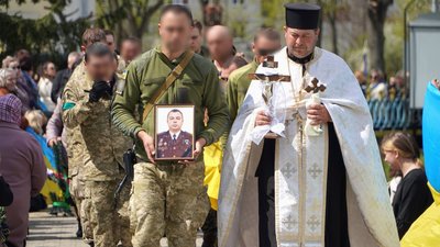 У місті на Волині поховали загиблого військового льотчика ЗСУ У місті на Волині поховали загиблого військового льотчика ЗСУ