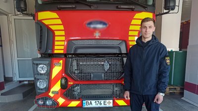 "Поєднувати роботу та творчість неважко". Рятувальник з Кіровоградщини пише музику та пісні