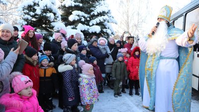 Селами Олександрійської громади на Кіровоградщині їздить Дивобус зі Святим Миколаєм Селами Олександрійської громади на Кіровоградщині їздить Дивобус зі Святим Миколаєм