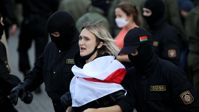 Білоруські силовики розігнали жіночий марш, є затримані Білоруські силовики розігнали жіночий марш, є затримані