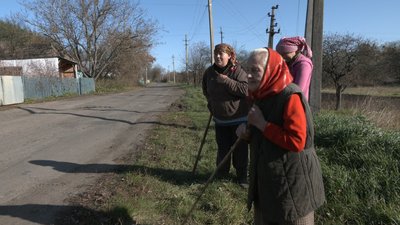 Маневри між ямами: дорога до Холодного Яру на Черкащині потребує ремонту Маневри між ямами: дорога до Холодного Яру на Черкащині потребує ремонту