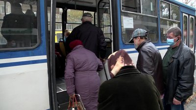 Чи дотримуються карантинних обмежень у громадському транспорті Херсона