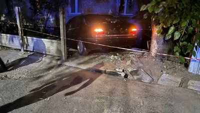 У Дніпрі сталася ДТП за участю двох автомобілів та двох пішоходів