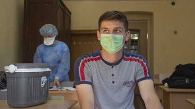 У чернівецькому університеті працюють мобільний пункт вакцинації від COVID: хто може щепитись У чернівецькому університеті працюють мобільний пункт вакцинації від COVID: хто може щепитись