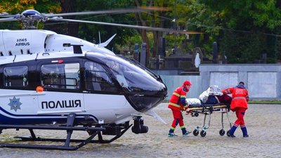 На Львівщині медичний гелікоптер приземлився на автодорозі для транспортування хворого На Львівщині медичний гелікоптер приземлився на автодорозі для транспортування хворого