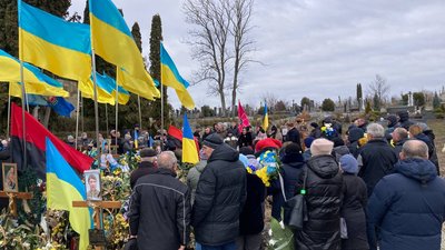У Тернополі попрощалися із загиблим військовослужбовцем Тарасом Мудриком У Тернополі попрощалися із загиблим військовослужбовцем Тарасом Мудриком