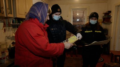 338 пожеж за два місяці на Чернігівщині: рятувальники проводять профілактичні рейди 338 пожеж за два місяці на Чернігівщині: рятувальники проводять профілактичні рейди
