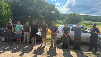 Затримання військового та чоловіків, яких він намагався переправити до Молдови, на Одещині