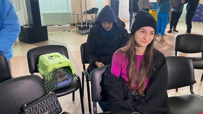 "Якщо буде критична ситуація, кількість місць збільшимо". Як працює "пункт незламності" у селищі неподалік Дніпра "Якщо буде критична ситуація, кількість місць збільшимо". Як працює "пункт незламності" у селищі неподалік Дніпра