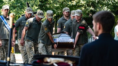 В Ужгороді попрощалися із полеглим на війні Радіоном Миковичем В Ужгороді попрощалися із полеглим на війні Радіоном Миковичем