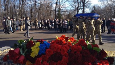 Народився у Росії та пішов захищати Україну. У Кропивницькому попрощалися з бійцем, який загинув на Херсонщині Народився у Росії та пішов захищати Україну. У Кропивницькому попрощалися з бійцем, який загинув на Херсонщині