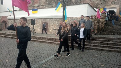 120 учнів з 15 шкіл мукачівської громади посвятили у "Джури" в замку "Паланок" 120 учнів з 15 шкіл мукачівської громади посвятили у "Джури" в замку "Паланок"