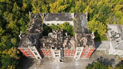 У Лисичанську горіла бельгійська лікарня 19 століття, яку порівнювали з Гоґвортсом У Лисичанську горіла бельгійська лікарня 19 століття, яку порівнювали з Гоґвортсом