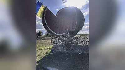 Віктор біля пам'ятника херсонському кавуну Віктор біля пам'ятника херсонському кавуну