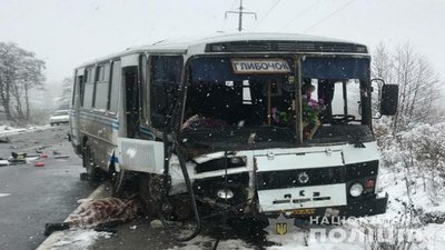 Одна людина загинула, шестеро травмовані в ДТП на Тернопільщині: зіткнулися рейсовий автобус і легківка