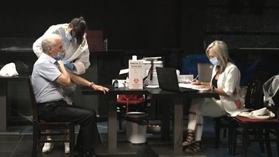 Черга на щеплення та відсутність вакцин після обіду — іванофранківці про роботу центрів вакцинації