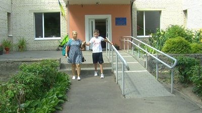 Батьки у Луцьку скаржаться на режим роботи реабілітаційного центру "Пролісок". Що там не так Батьки у Луцьку скаржаться на режим роботи реабілітаційного центру "Пролісок". Що там не так