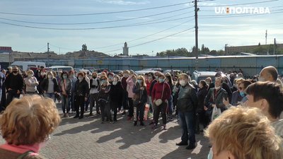 Полтавські підприємці вимагають відкриття речового базару на території центрального ринку Полтавські підприємці вимагають відкриття речового базару на території центрального ринку