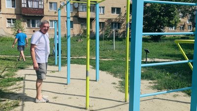 "Таблички встановили на спортмайданчику без погодження", — голова ОСББ на Закарпатті. У чому причина "Таблички встановили на спортмайданчику без погодження", — голова ОСББ на Закарпатті. У чому причина