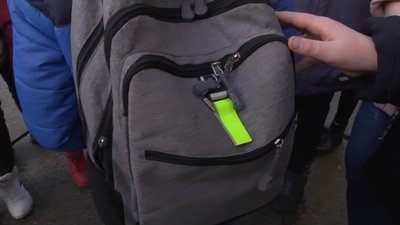 Школярі Луцька отримали браслети-флікери Школярі Луцька отримали браслети-флікери