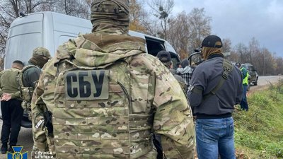 Незаконне переправлення через кордон чоловіків: на Полтавщині підозрюють двох людей Незаконне переправлення через кордон чоловіків: на Полтавщині підозрюють двох людей