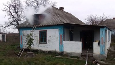 На Миколаївщині сталися три пожежі — горіли приватний будинок, господарча споруда та автомобіль
