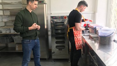 Тернопільський підприємець виграв грант і робить сухий борщ для ЗСУ Тернопільський підприємець виграв грант і робить сухий борщ для ЗСУ
