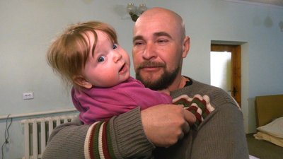 Дідусь із малятком. Історія порятунку родини Платових Дідусь із малятком. Історія порятунку родини Платових