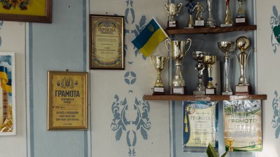 "Боїмося навіть вийти з дому" — як живе село Нові Вирки на Сумщині за кілька кілометрів від РФ "Боїмося навіть вийти з дому" — як живе село Нові Вирки на Сумщині за кілька кілометрів від РФ