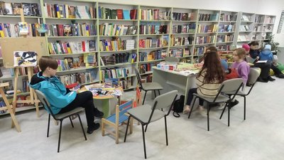 У луцькій бібліотеці зібрали 300 книг для українців, які знайшли прихисток у Польщі