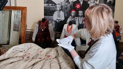 "Кохточка" та "юпка": як взимку одягались селяни у 19 столітті "Кохточка" та "юпка": як взимку одягались селяни у 19 столітті