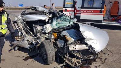 На Черкащині легковик в’їхав у вантажівку, є травмовані
