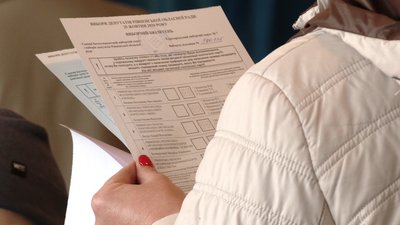 Опрацьовано чверть протоколів: хто лідирує на виборах в Рівненську облраду