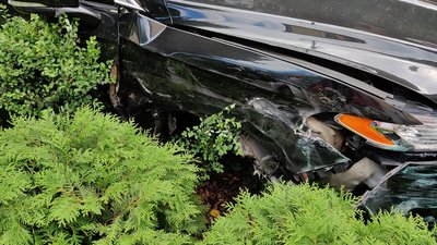 У Житомирі зіткнулися тролейбус та легковик: в автівки відірвалося колесо У Житомирі зіткнулися тролейбус та легковик: в автівки відірвалося колесо