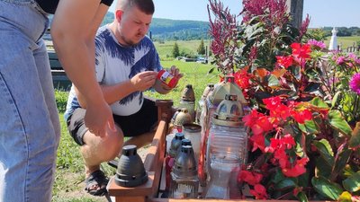 На Тернопільщині вшанували пам’ять Героя України, який підірвав себе, щоб зупинити російські танки На Тернопільщині вшанували пам’ять Героя України, який підірвав себе, щоб зупинити російські танки