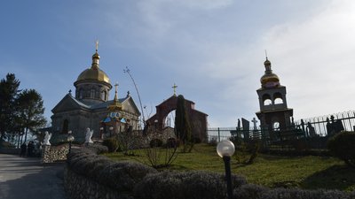 Прощання з бійцем Романом Ющишиним у церкві Святого Івана Богослова в Зарубинцях Прощання з бійцем Романом Ющишиним у церкві Святого Івана Богослова в Зарубинцях