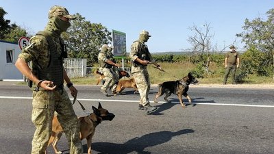 Зупинили "прорив" через кордон: прикордонники та нацгвардійці провели спільні навчання на Одещині Зупинили "прорив" через кордон: прикордонники та нацгвардійці провели спільні навчання на Одещині