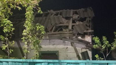 Через падіння уламків ракети в Дніпрі є поранені й руйнування. Що відомо Через падіння уламків ракети в Дніпрі є поранені й руйнування. Що відомо