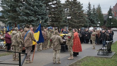 В Ужгороді попрощалися з військовослужбовцем Віталієм Пилипом В Ужгороді попрощалися з військовослужбовцем Віталієм Пилипом