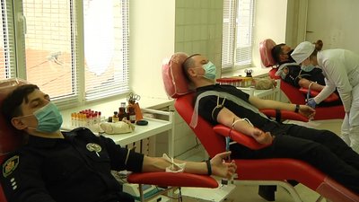 На Житомирщині триває флешмоб з корпоративного донорства: кров здали 14 поліцейських На Житомирщині триває флешмоб з корпоративного донорства: кров здали 14 поліцейських
