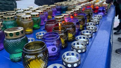 Свічки пам'яті: у Черкасах вшановують жертв Голодоморів Свічки пам'яті: у Черкасах вшановують жертв Голодоморів