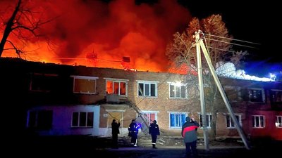 Шевченкове: горить будинок після обстрілу
