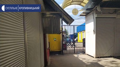 Як готується до відкриття частина "Колгоспного" ринку, де торгують непродовольчими товарами