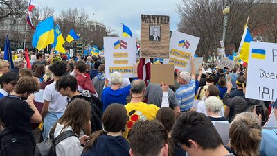 У США під Білим домом відбулась акція з вимогою закрити небо над Україною У США під Білим домом відбулась акція з вимогою закрити небо над Україною